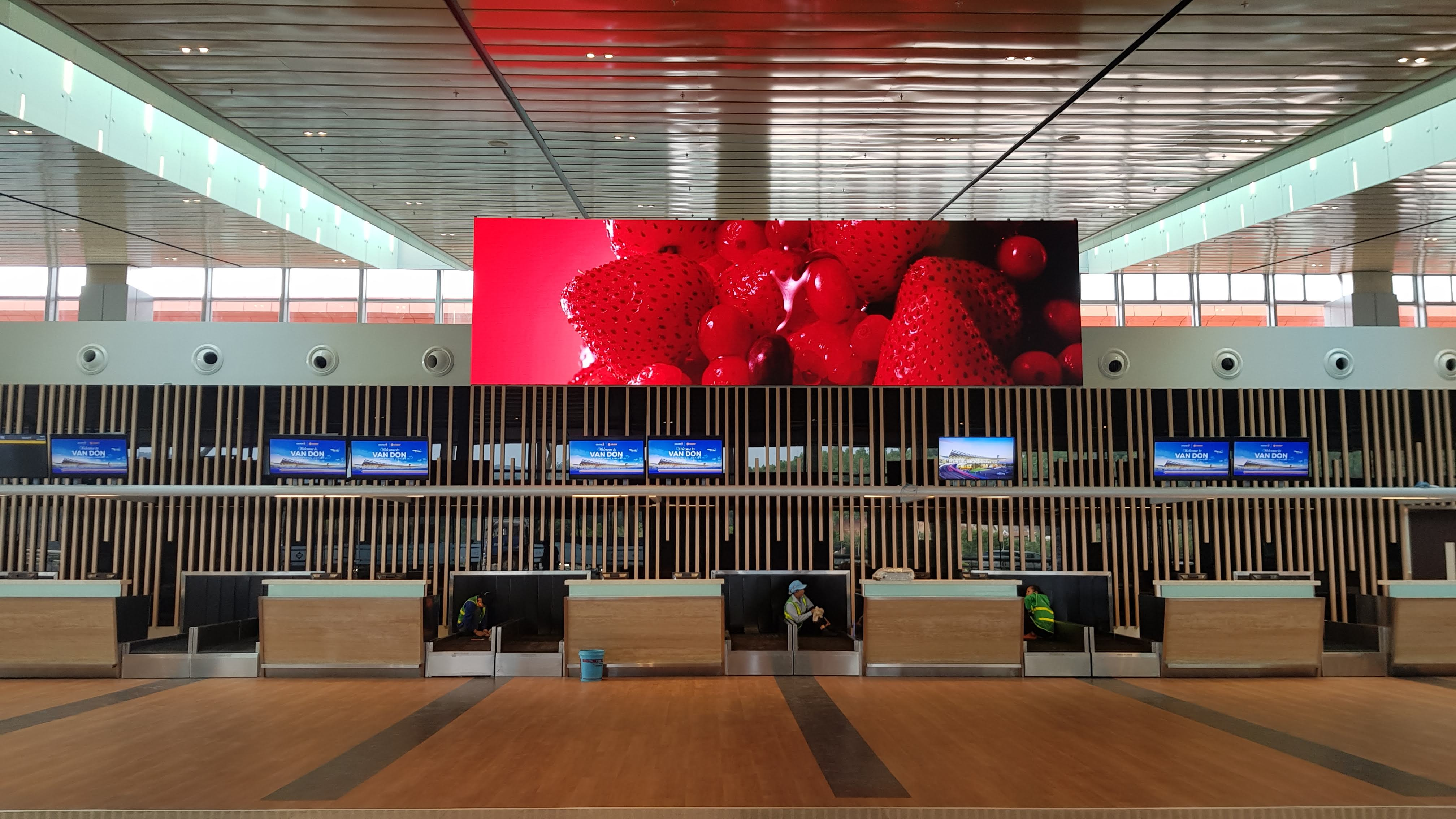 LED FLY INFORMATION BOARD VAN DON INTERNATIONAL AIRPORT